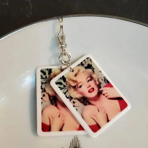Handmade Marilyn Monroe Glam Holywood Lucite Acrylic Rectangle Pendant Earrings - Picture 5 of 7